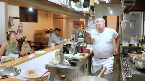 フワちゃん(左端) (c)ABCテレビ