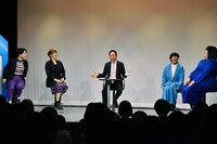 「中田カウス 漫才のDENDO」に出演した（左から）天才ピアニスト、中田カウス、ヨネダ2000。