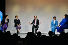 「中田カウス 漫才のDENDO」に出演した（左から）天才ピアニスト、中田カウス、ヨネダ2000。