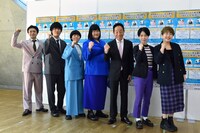 「神保町よしもと漫才劇場3周年記念 特別公演」に出演した（左から）狛犬、ヨネダ2000、中田カウス、天才ピアニスト。