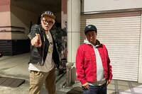 飯塚大悟（左）とウエストランド井口（右）。
