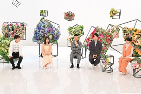 左から、佐藤景瑚、山崎怜奈、かまいたち、ホラン千秋。(c)TBS
