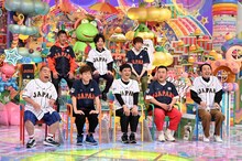 「アメトーーク！」の「ありがとう！侍ジャパン芸人」に出演する（前列左から）出川哲朗、陣内智則、博多華丸、アンタッチャブル山崎、アンガールズ田中、（後列左から）かみじょうたけし、ぺこぱ松陰寺、滝音・秋定。(c)テレビ朝日