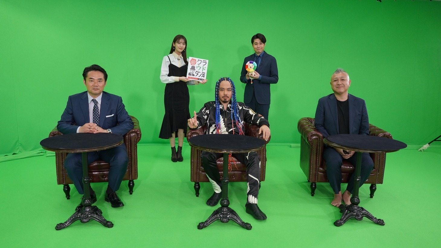 後方左から貴島明日香、平成ノブシコブシ吉村。前方左から杉村太蔵、ケント・モリ、浅岡孝充。