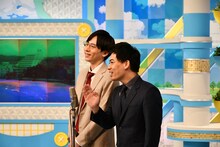 生放送で漫才を披露するカベポスター。(c)ABCテレビ