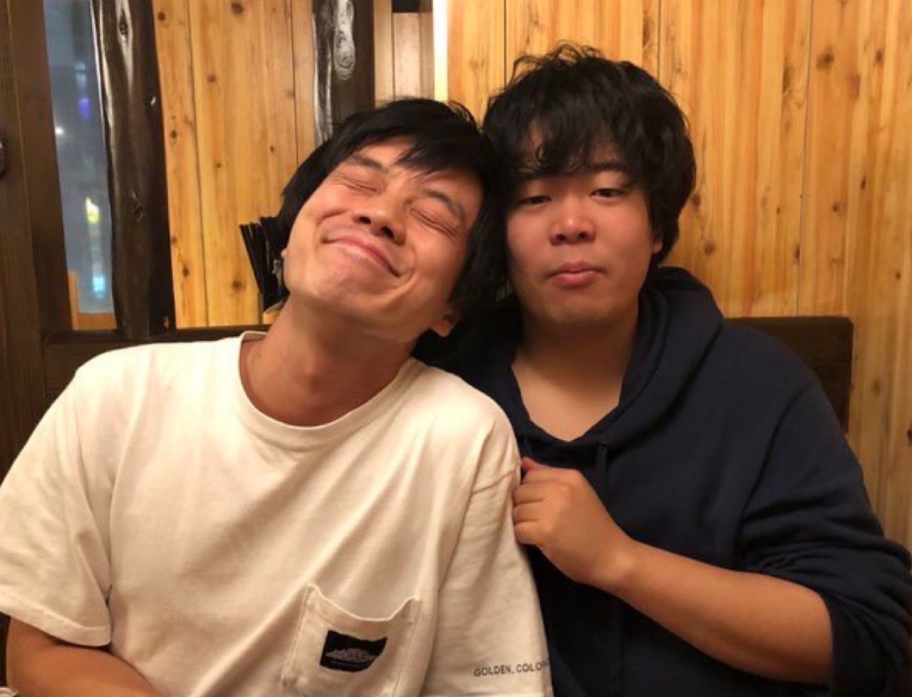 ストレッチーズ高木（左）と宮下草薙・草薙（右）。