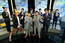 「ワルイコあつまれ」に出演する爆笑問題（前列中央2人）。