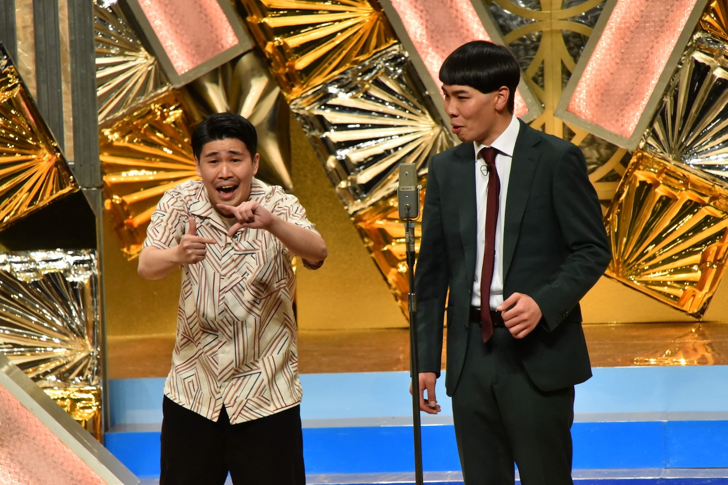「ABEMA presents ワタナベお笑いNo.1決定戦2023」で優勝した豆鉄砲。左から、東健太郎と佐藤直輝。