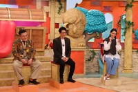 左からアンタッチャブル、滝沢カレン。(c)関西テレビ