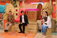 左からアンタッチャブル、滝沢カレン。(c)関西テレビ