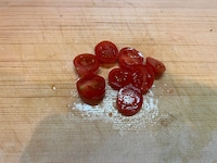 スライスしたプチトマト。