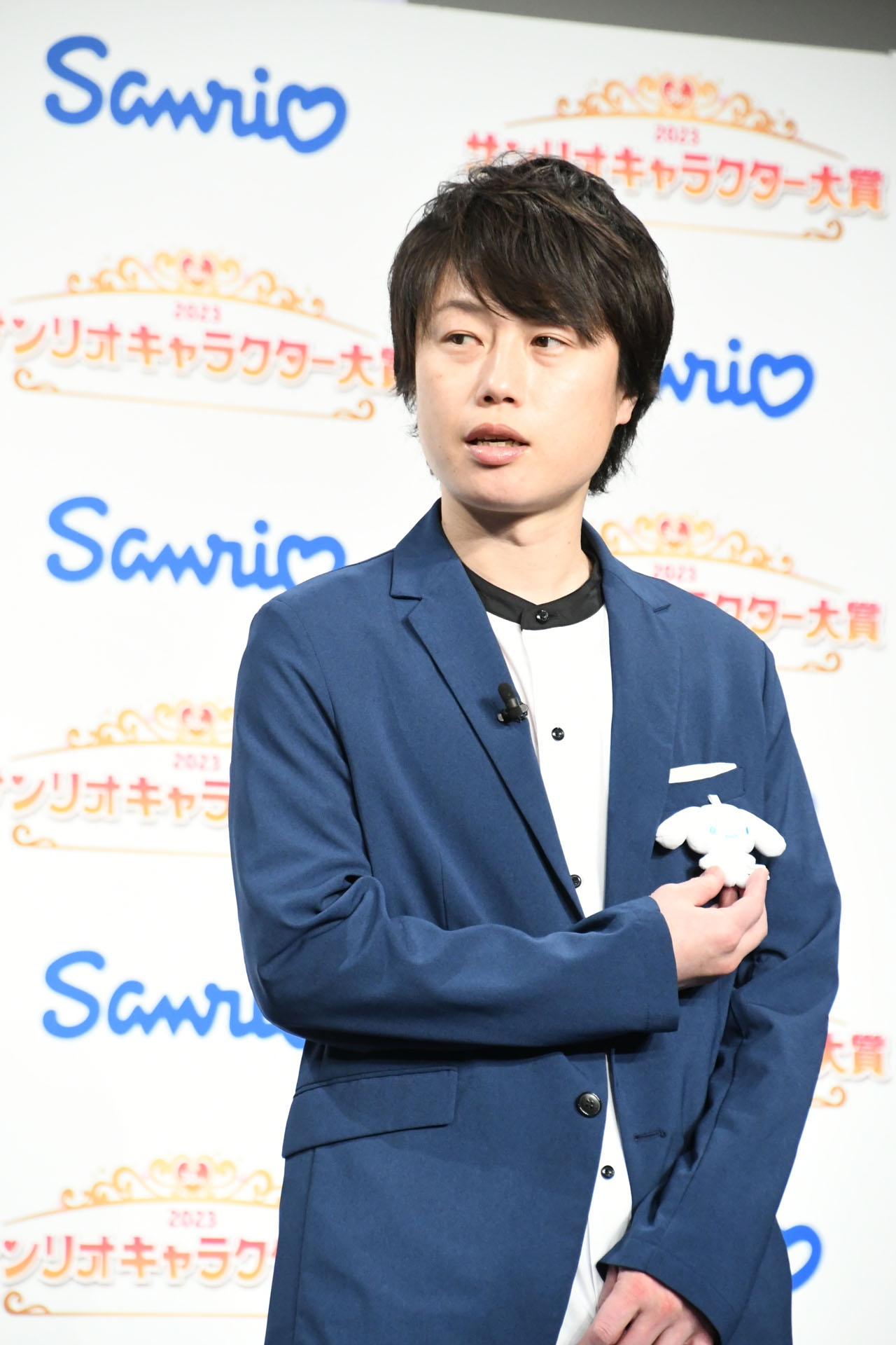 シナモロールを身に着けている見取り図リリー。