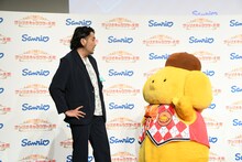 ポムポムプリンに見つめられる見取り図・盛山。