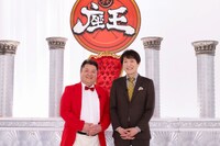 左からブラックマヨネーズ小杉、千原ジュニア。(c)カンテレ