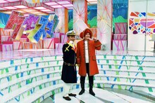 「千鳥のクセスゴ！」MCの千鳥とスタジオの様子。(c)フジテレビ