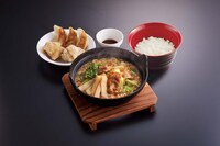 グランドメニュー新商品「背脂たっぷりスタミナ炒め醤油ラーメン満腹セット」