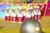 「風雲！たけし城」より、スターボウリング。