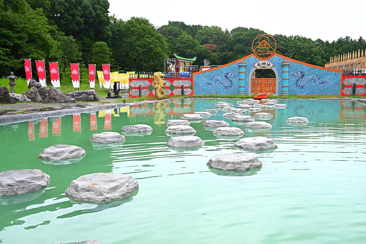 風雲！たけし城」より、竜神池。 - 日村「ジブラルタル海峡はできると