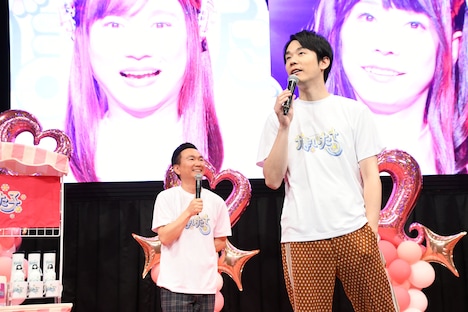 「友達になりたくないのは？」と聞かれて「濱家」を選んだ観客に悪態をつくかまいたち濱家（右）。