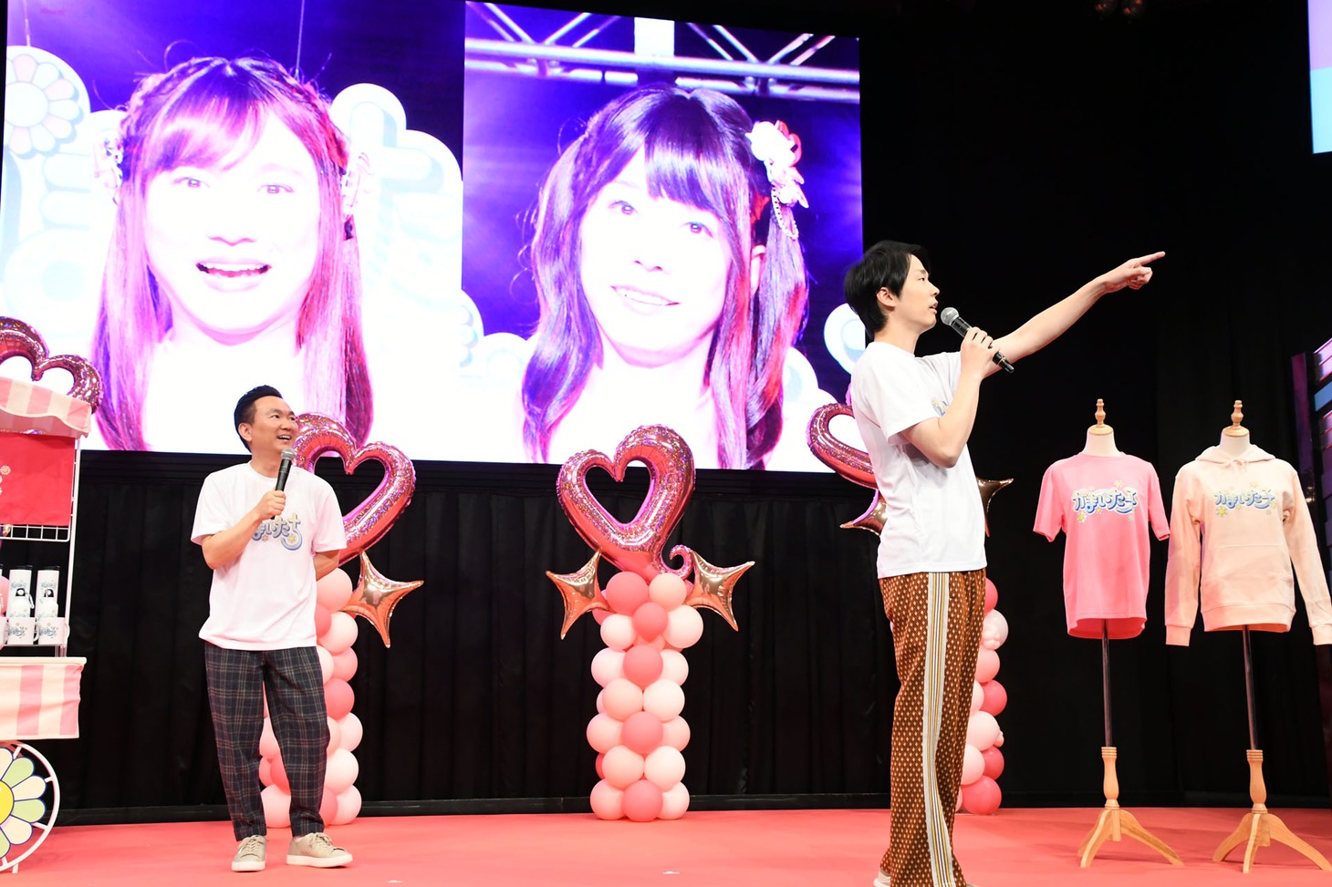 「友達になりたくないのは？」と聞かれて「濱家」を選んだ観客の顔を覚えようとするかまいたち濱家（右）。