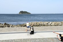 こちら側に現れたトム・ブラウンの体の一部とそのからくり。