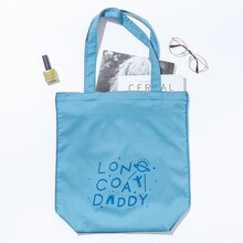 ロングコートダディのトートバッグ。