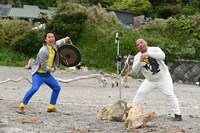 オープニングで鳴らしたドラ。（撮影：高月清司）