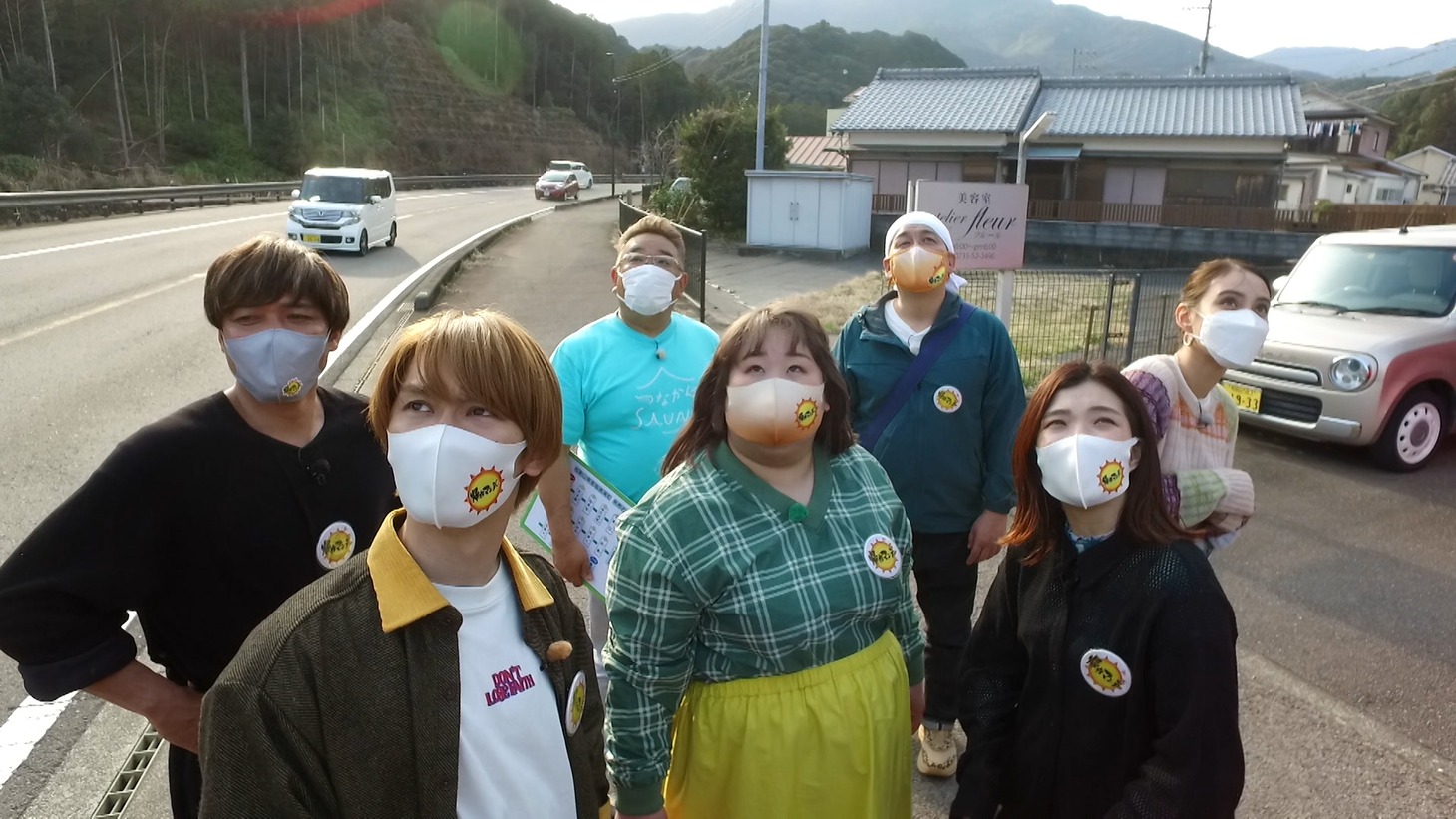 熊野古道を舞台に展開される「秘境路線バスの旅 バスサンド」の出演者たち。(c)テレビ朝日