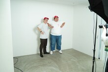 グッズの撮影に臨むママタルト。