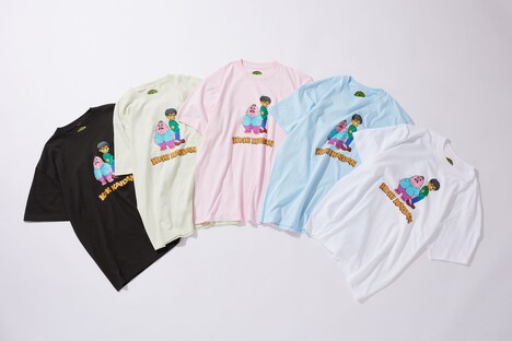 コラボ商品第1弾Tシャツ。少し不安げな「かたまり」と地球外生命体になったピンク色の「もぐら」がプリントされている。6色展開。