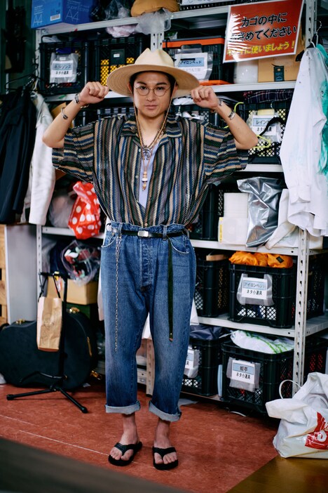 「笑衣」スタイルムービーより、空気階段・水川かたまり。