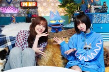 ゲストの鈴木愛理（左）とあのちゃん。(c)テレビ東京