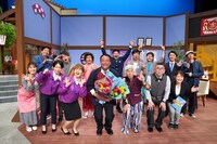 「大阪ほんわかテレビ」の出演者たち。(c)読売テレビ