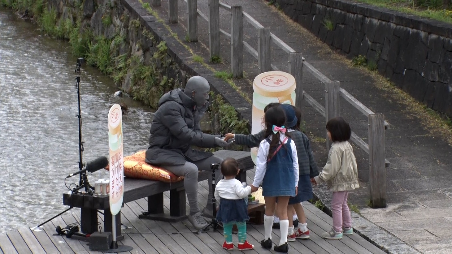 「小峠地蔵旅」のワンシーン。(c)テレビ東京