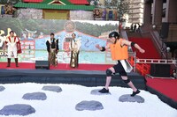 竜神池に挑む狩野英孝。