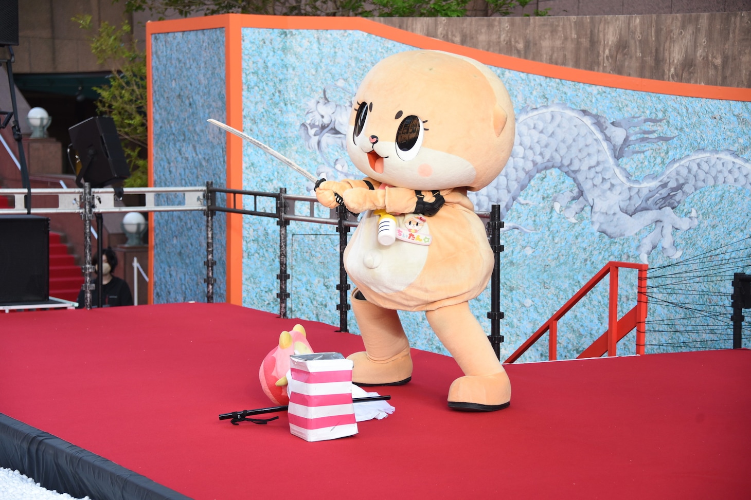 日本刀を取り出すちぃたん☆。