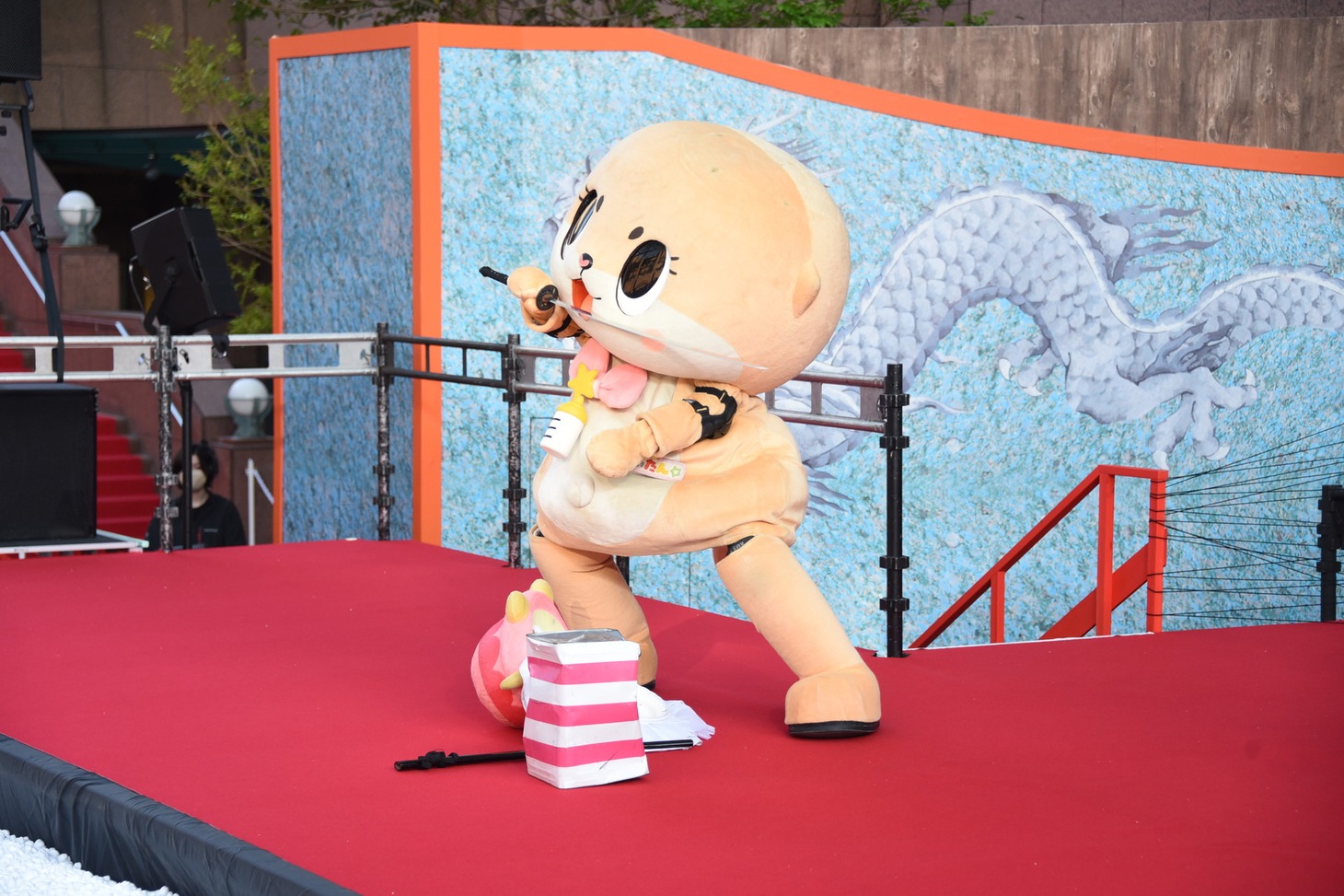日本刀を舐めるちぃたん☆。