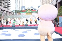 なかなかスタート位置につかず、バナナマンたちに手を振るちぃたん☆。