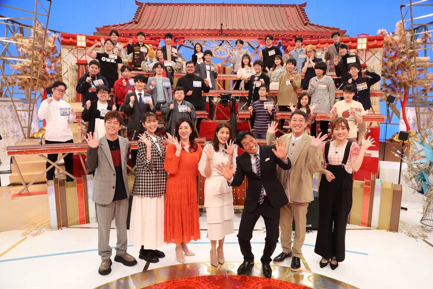「さんまの東大方程式 3年ぶりの復活SP！」の出演者たち。(c)フジテレビ