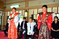 「新座長就任奉告祭」の様子。