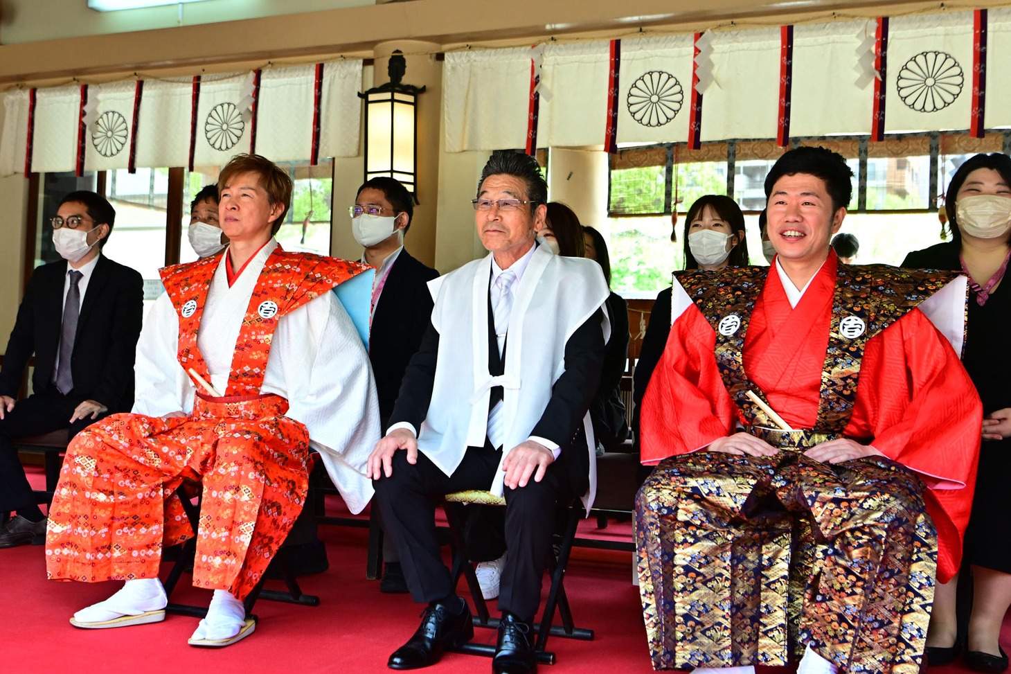 「新座長就任奉告祭」の様子。