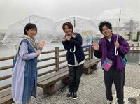 高島礼子（左）とぺこぱ。(c)テレビ東京