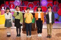「クイズ！あなたは小学5年生より賢いの？」の助っ人小学生たち。(c)日本テレビ