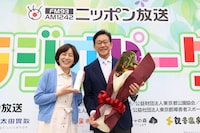 八木亜希子とWBC日本代表の監督を務めた栗山英樹（右）。