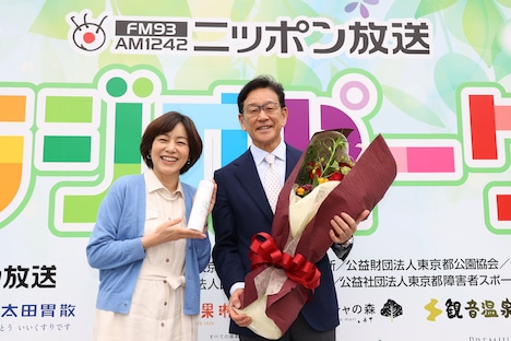 八木亜希子とWBC日本代表の監督を務めた栗山英樹（右）。