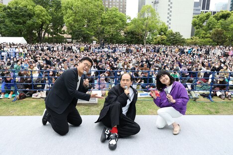 「古家正亨 K TRACKS」にゲスト出演したトレンディエンジェル斎藤（中央）。