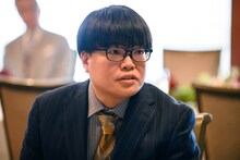 「火曜ドラマ『王様に捧ぐ薬指』」に出演する、ライス関町。 (c)TBS