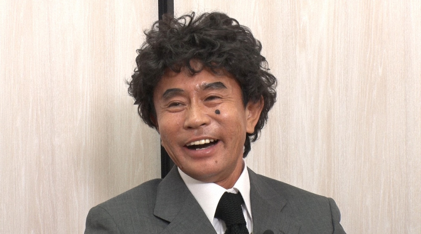 「風俗刑事」のスマイルに扮したダウンタウン浜田。(c)読売テレビ