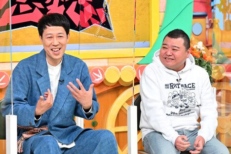 小籔千豊（左）、川畑泰史（右）。