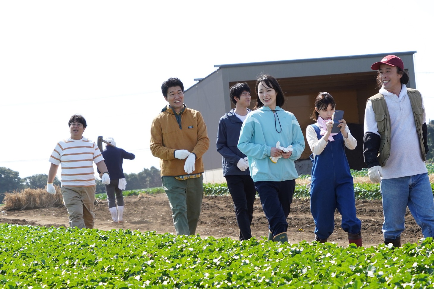 「それってパクリじゃないですか？」に出演するエレキコミックやつい（右）。